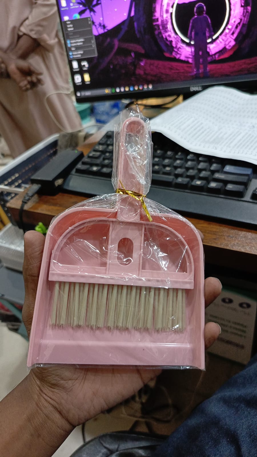 Mini Broom & Dustpan Set – 2-in-1 Desktop Cleaning Brush HC - Image 5