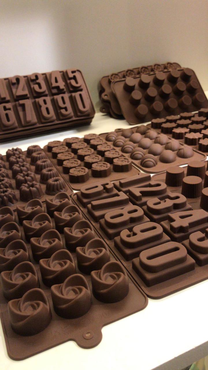 10-Cavity Star Shape Silicone Chocolate Mold (AAT) - Image 3