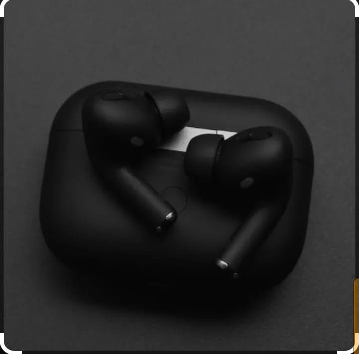 Black Wireless Earbuds with Charging Case (Qd) - Image 5